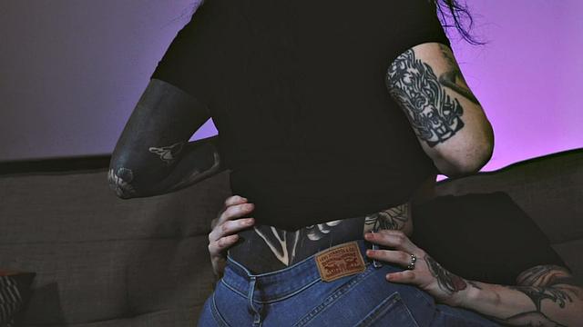 Busty les pussylicking gf before fingered in couple