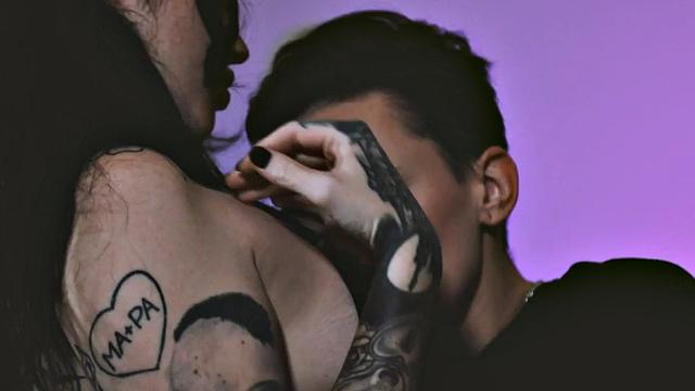 Busty les pussylicking gf before fingered in couple