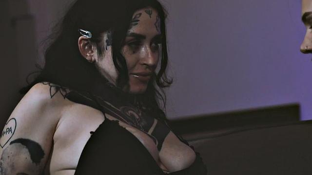 Busty les pussylicking gf before fingered in couple