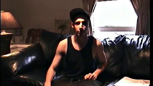 Гей-кореш Кори глубоко сосёт и не краснеет