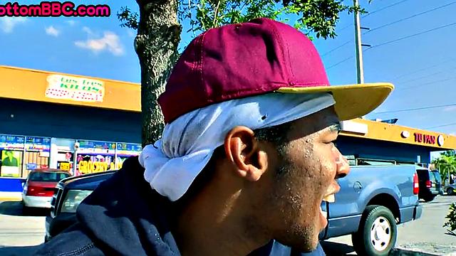 Black thug gets analdrilled by white after blowjob