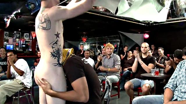 Wild stripper seduces guests at amateur blowjob party