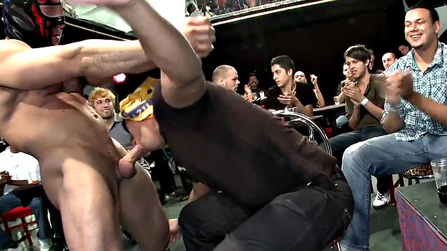 Wild stripper seduces guests at amateur blowjob party