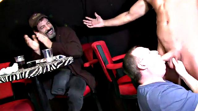 Wild stripper seduces guests at amateur blowjob party