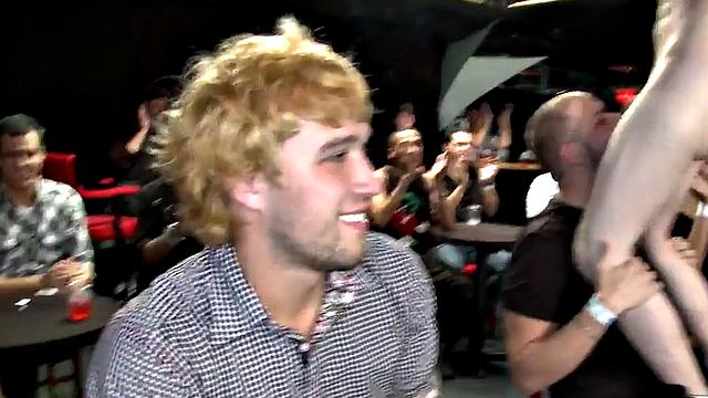 Wild stripper seduces guests at amateur blowjob party