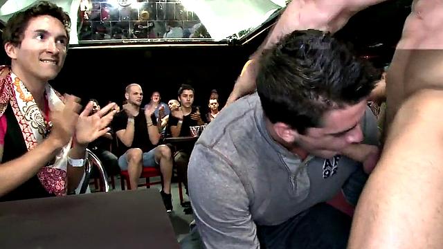 Wild stripper seduces guests at amateur blowjob party