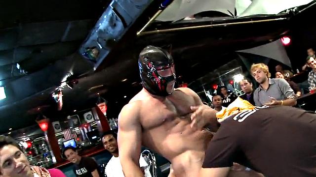 Wild stripper seduces guests at amateur blowjob party