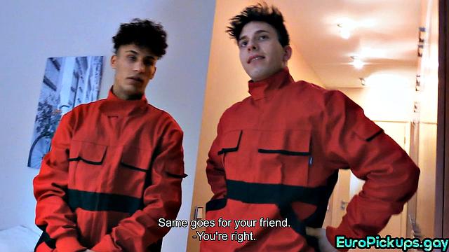 Взрослый волосатый парень раздвигает ноги для горячего члена незнакомца, гей POV сцена.