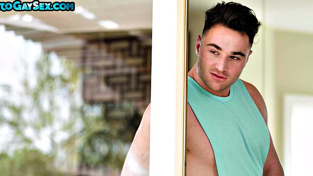 Athletic jock enjoys bareback sex with inked BF