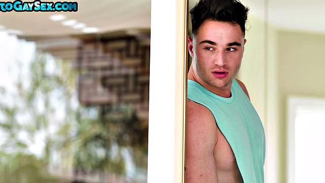 Athletic jock enjoys bareback sex with inked BF