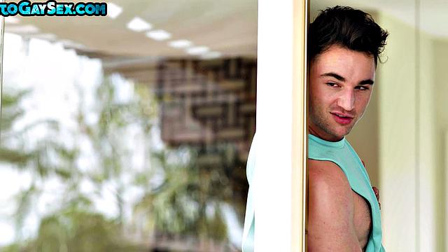 Athletic jock enjoys bareback sex with inked BF