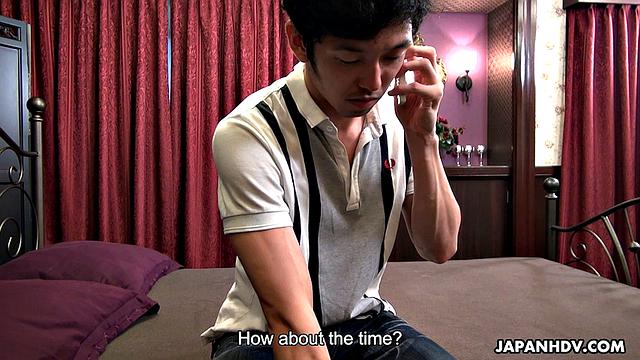 Leering Maki Kozue experiences condomless sex