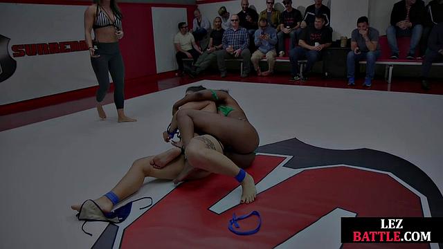 Ebony lesbian wrestler fingered by opponent
