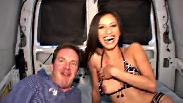 Ass-licking slut gets her pussy ravaged