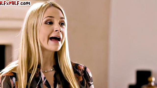 Tribbing cougar facesitting big-titted GF after eating