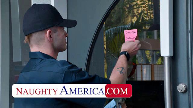 Jessie Lee подсняла мужика и устроила вечеринку для двоих