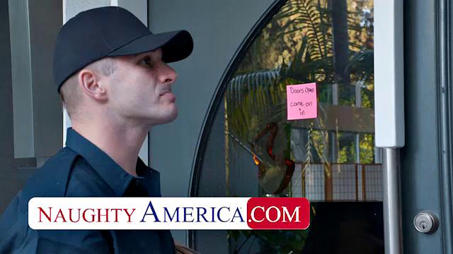 Jessie Lee bangs a stranger