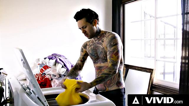 VIVID - Kenzie Taylor And Briana Banks Devour Emma Hix In Hot Lesbian Threesome