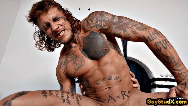 Tattooed muscle jock cockriding lover