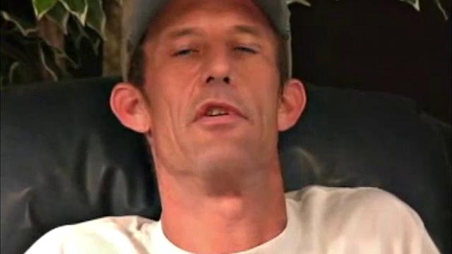 Билл приходит на опытную дрочку у зрелой дамы