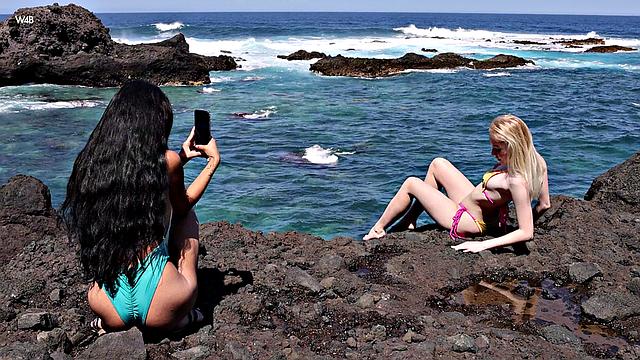 Dulce, Emma: Girls Alone At Home