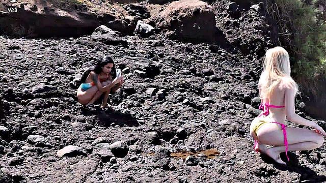 Dulce, Emma: Girls Alone At Home