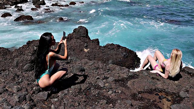 Dulce, Emma: Girls Alone At Home