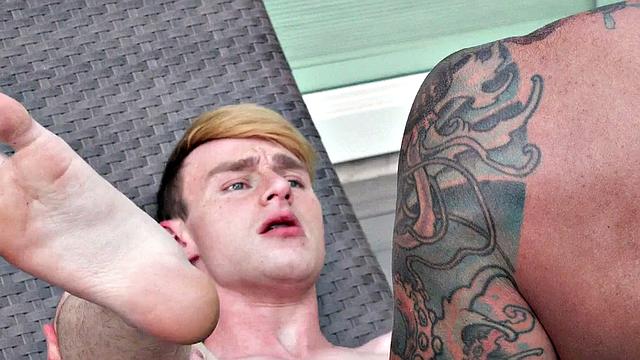 Outdoor inked guy fucks ass of tiny twink in barebacking anal
