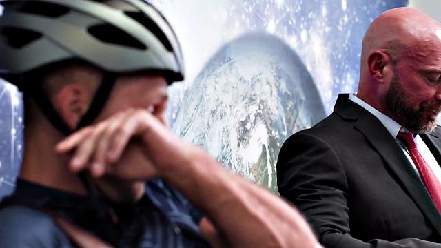 Public gaydaddy enjoys bareback with athletic jock