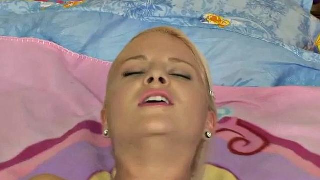 Young Kimmy Masturbates