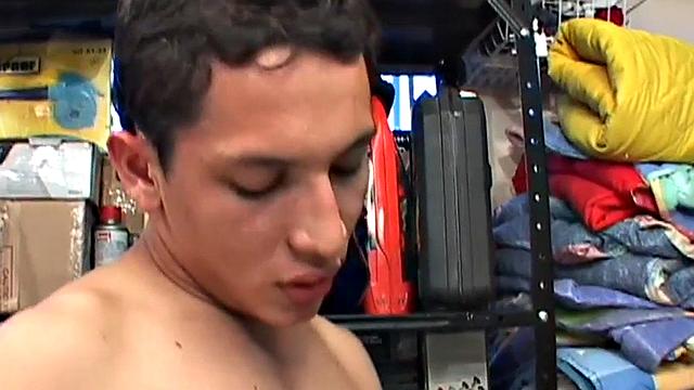 Amateur Latin twinks enjoy bareback till cumshot