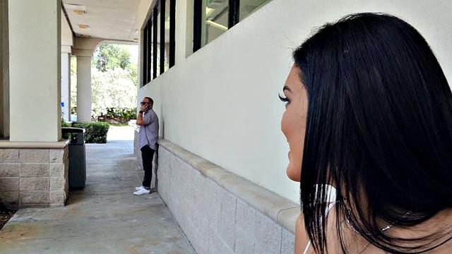 латиноамериканка с гладкой киской сосёт и дрочит в стрингах