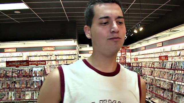 Str8 college stud sucked by gay till cumshot