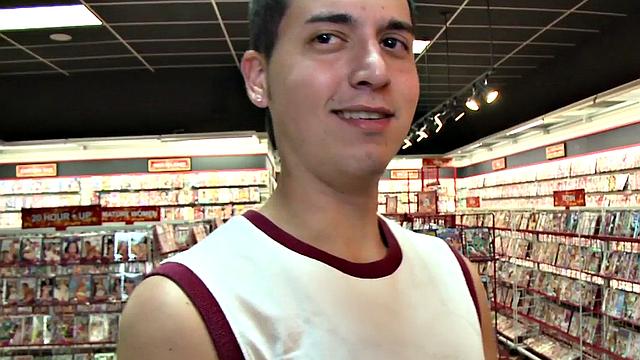 Str8 college stud sucked by gay till cumshot