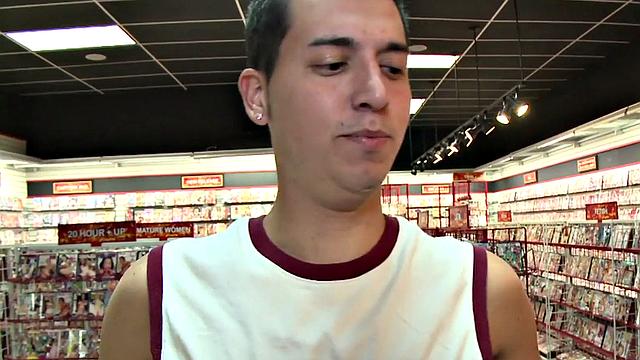 Str8 college stud sucked by gay till cumshot