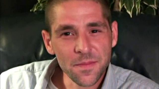 Джейс кайфует от грубых мужских рук на крепком члене