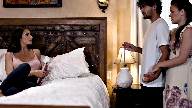 mami with stunning body penetrated in threesome