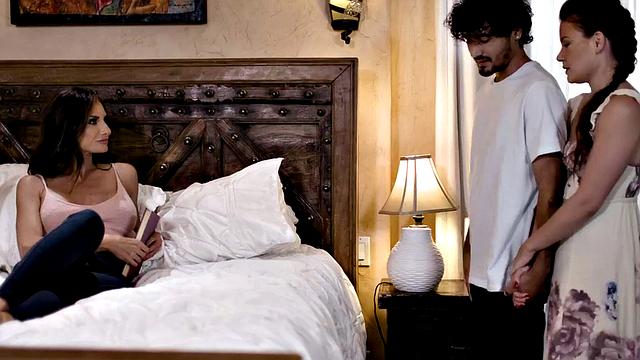 mami with stunning body penetrated in threesome