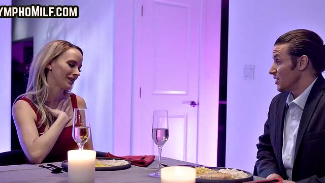 MILF enjoys cockriding hardcore in wet pussy