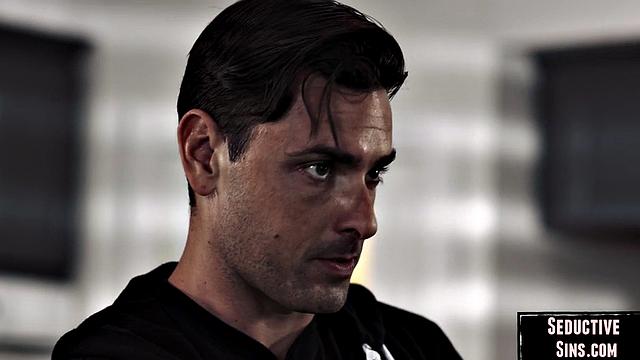 Hairy babe gets pussysmashed