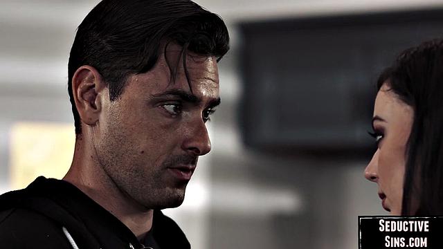 Hairy babe gets pussysmashed