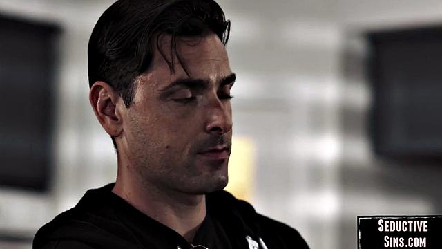 Hairy babe gets pussysmashed