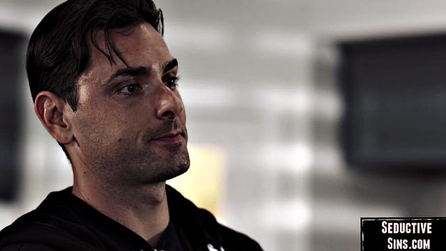 Hairy babe gets pussysmashed