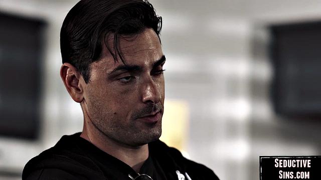 Hairy babe gets pussysmashed