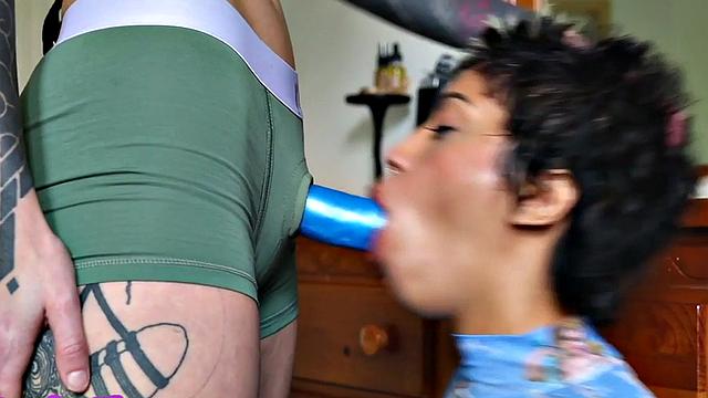 Amateur f2m using strap-on to fuck bootylicious babe