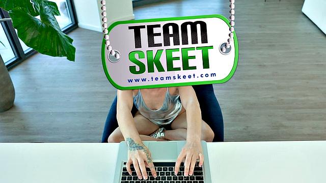 Pussy Raid On Area 51