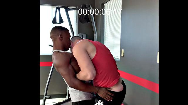 Ripped ebony barebacked in gym by stepbro after bj