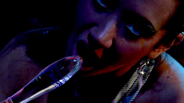 Watch this curvy babe in leggings toy her wet pussy with a dildo up close and personal