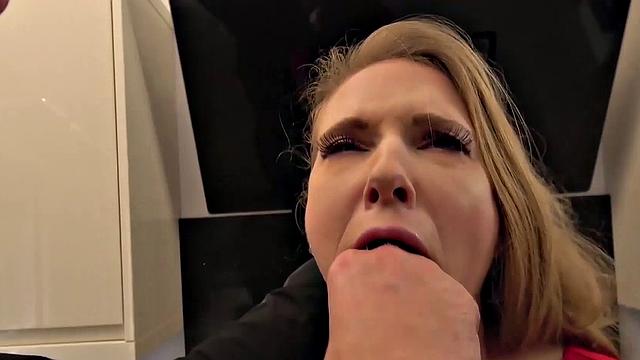 Ashley Lane жестко подчиняется в кухне под властью Паскаля