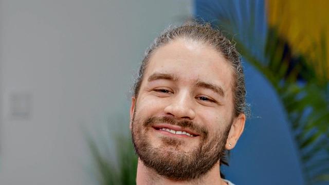 Solo eager jock with hairy chest wanks dick at home